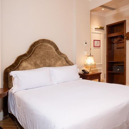 Ebel Boutique Hotel Тирана Екстер'єр фото