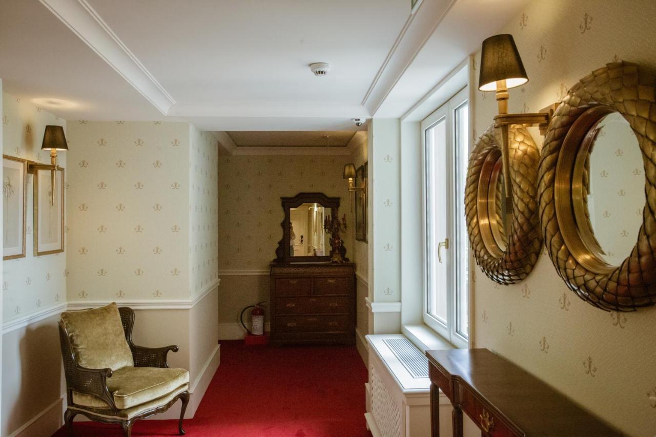 Ebel Boutique Hotel Тирана Екстер'єр фото