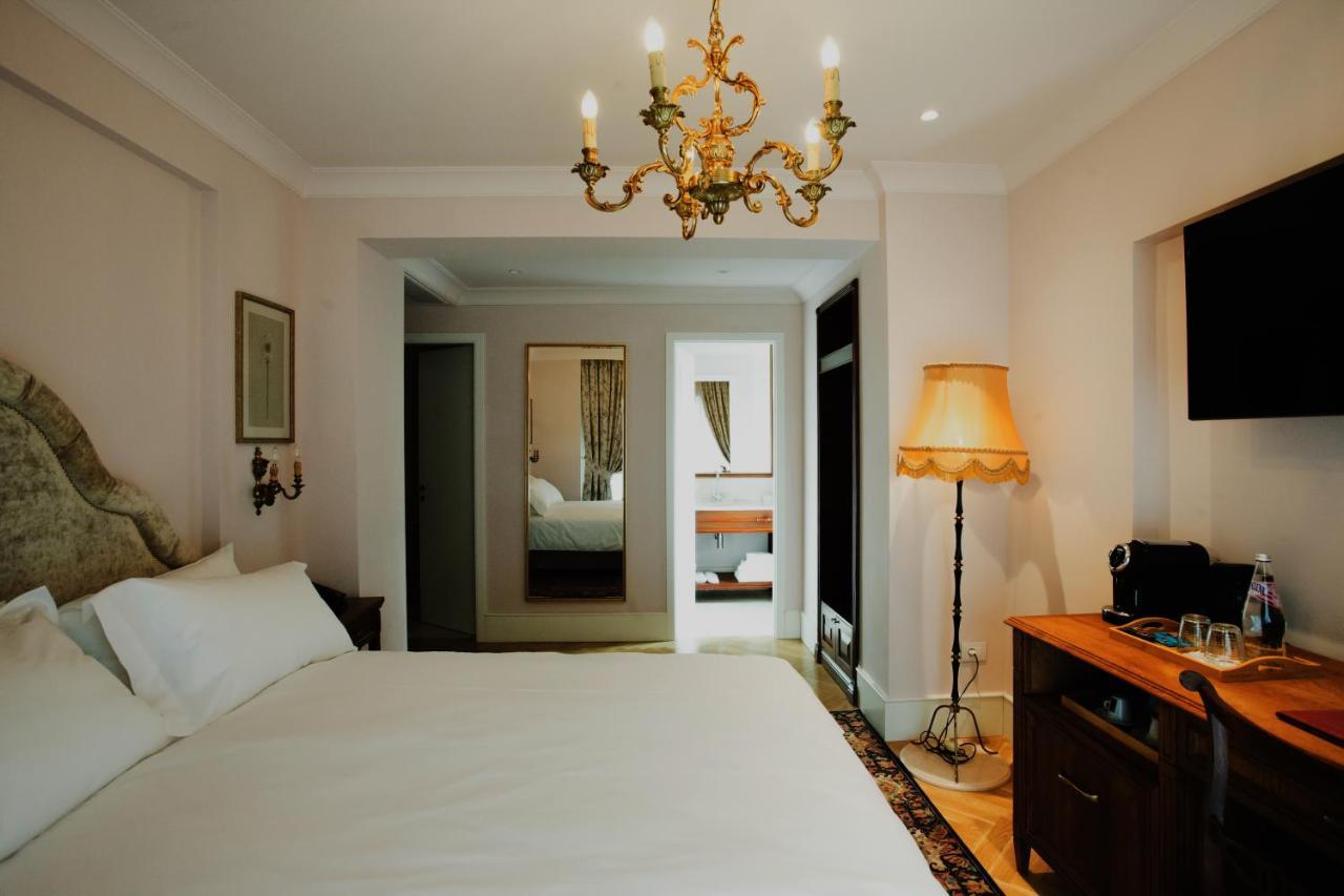 Ebel Boutique Hotel Тирана Екстер'єр фото