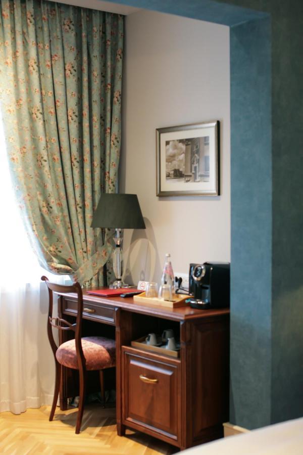 Ebel Boutique Hotel Тирана Екстер'єр фото