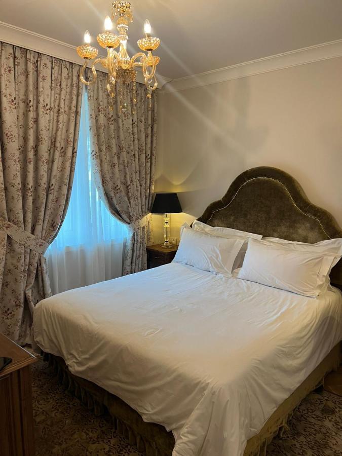 Ebel Boutique Hotel Тирана Екстер'єр фото