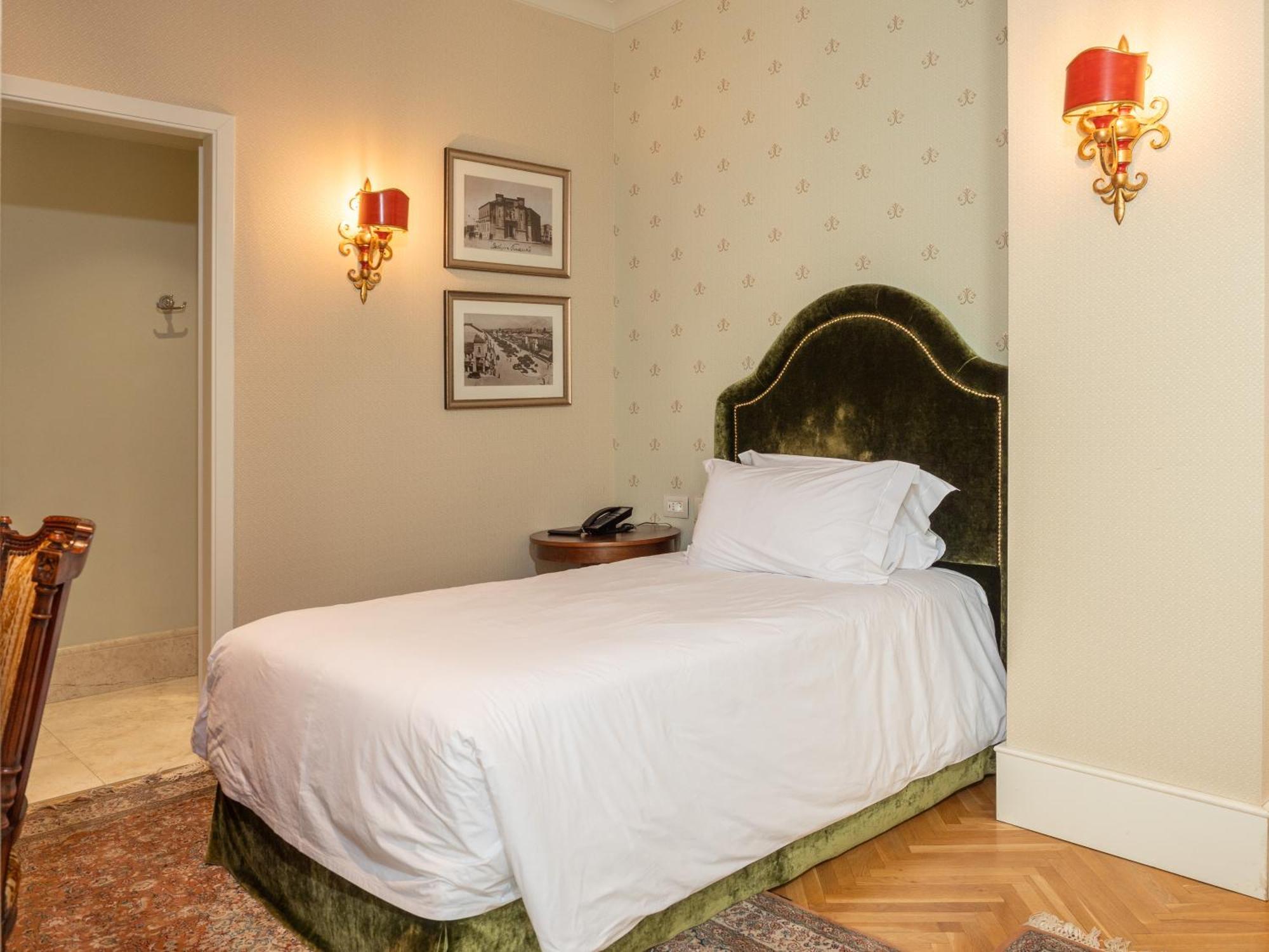 Ebel Boutique Hotel Тирана Екстер'єр фото