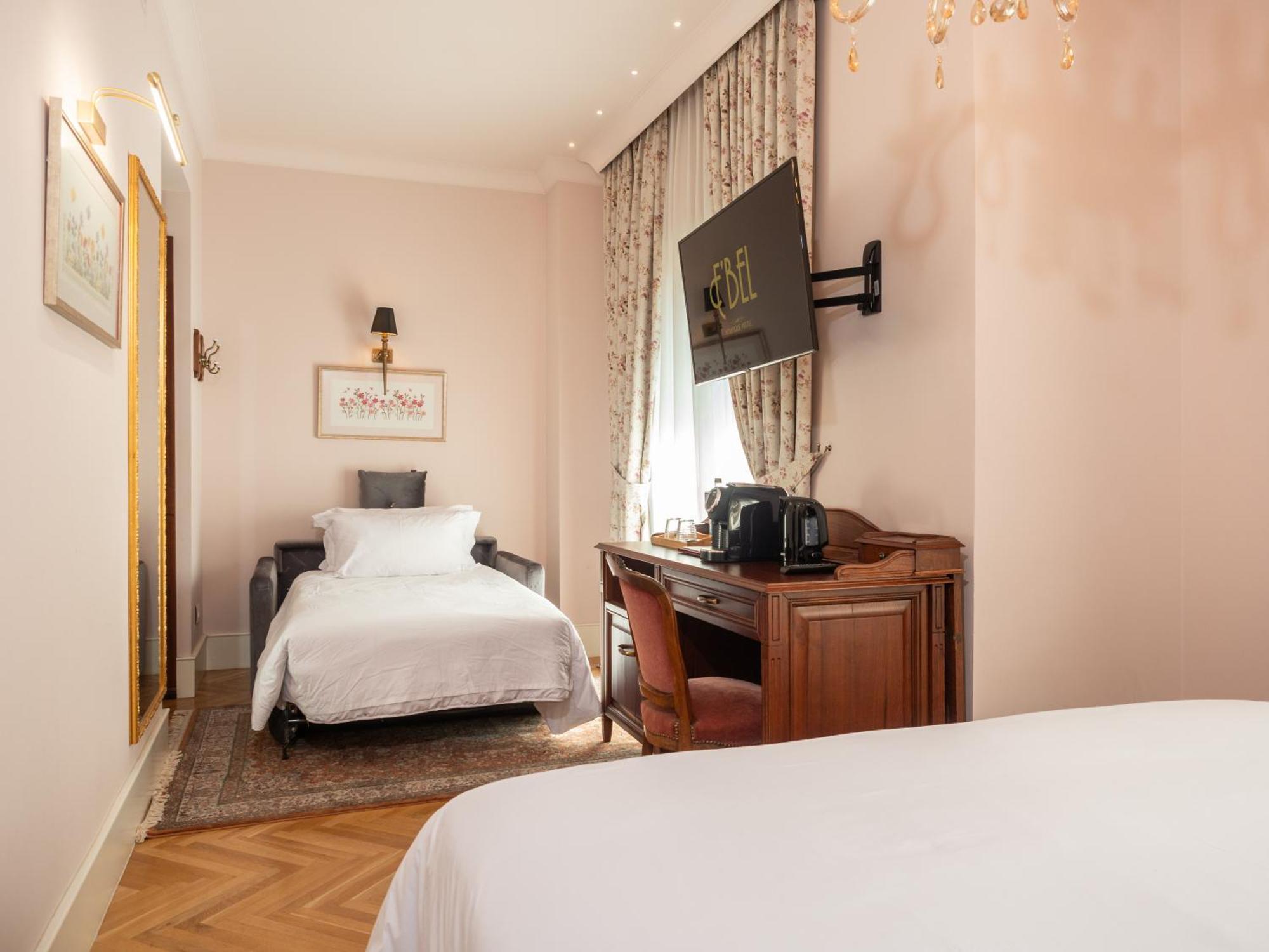 Ebel Boutique Hotel Тирана Екстер'єр фото