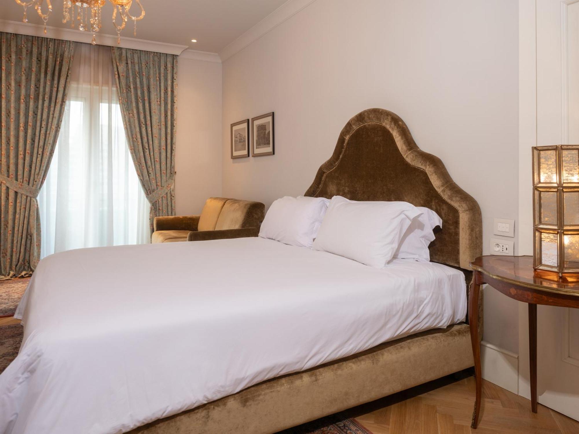 Ebel Boutique Hotel Тирана Екстер'єр фото