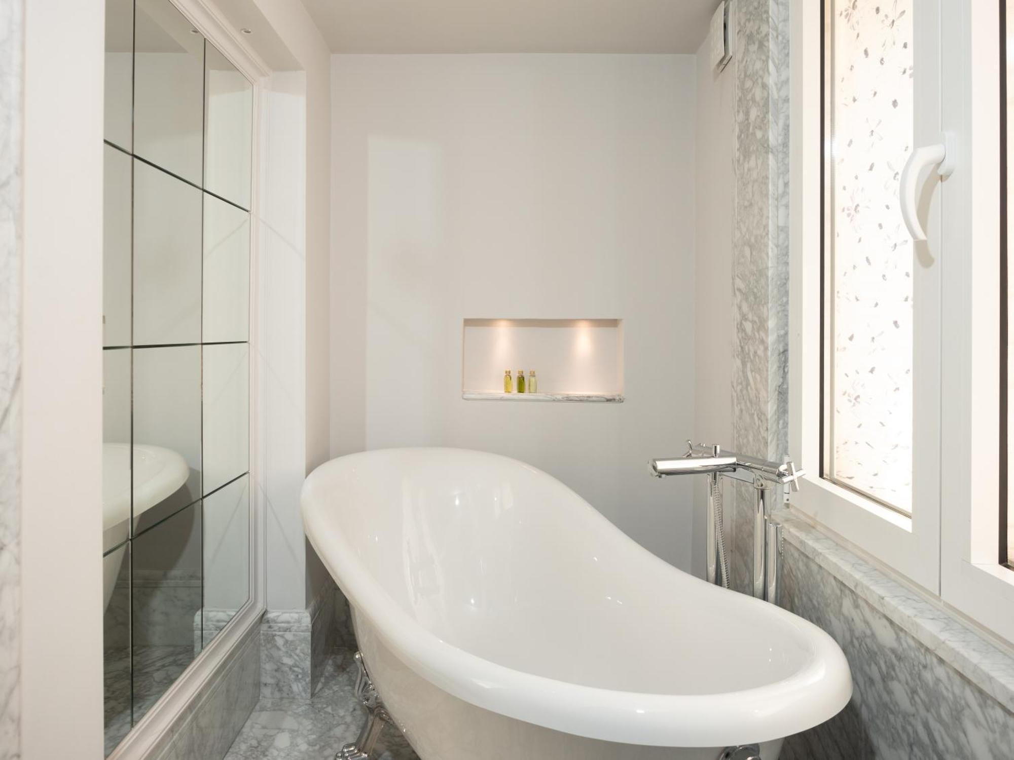 Ebel Boutique Hotel Тирана Екстер'єр фото