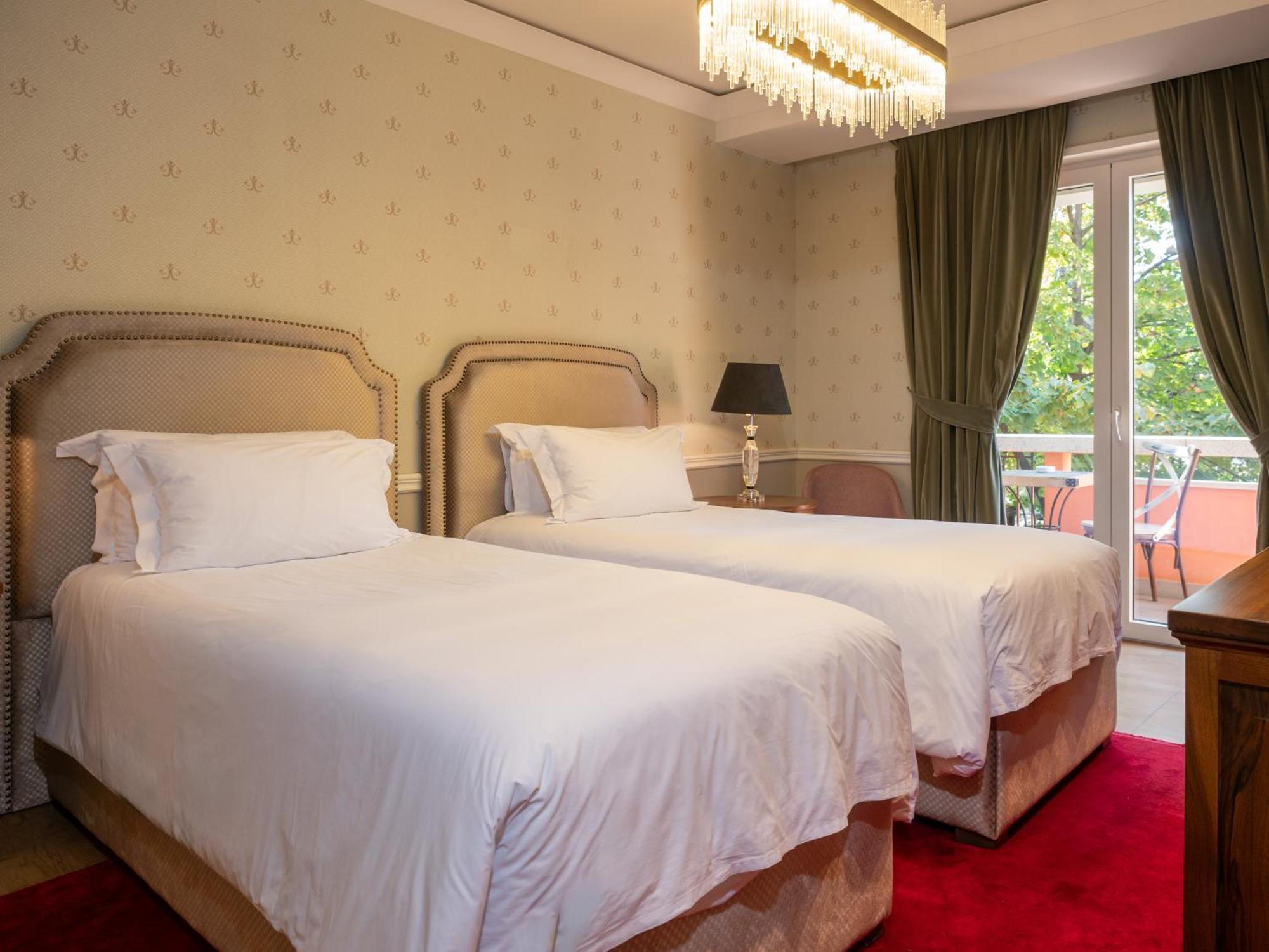 Ebel Boutique Hotel Тирана Екстер'єр фото