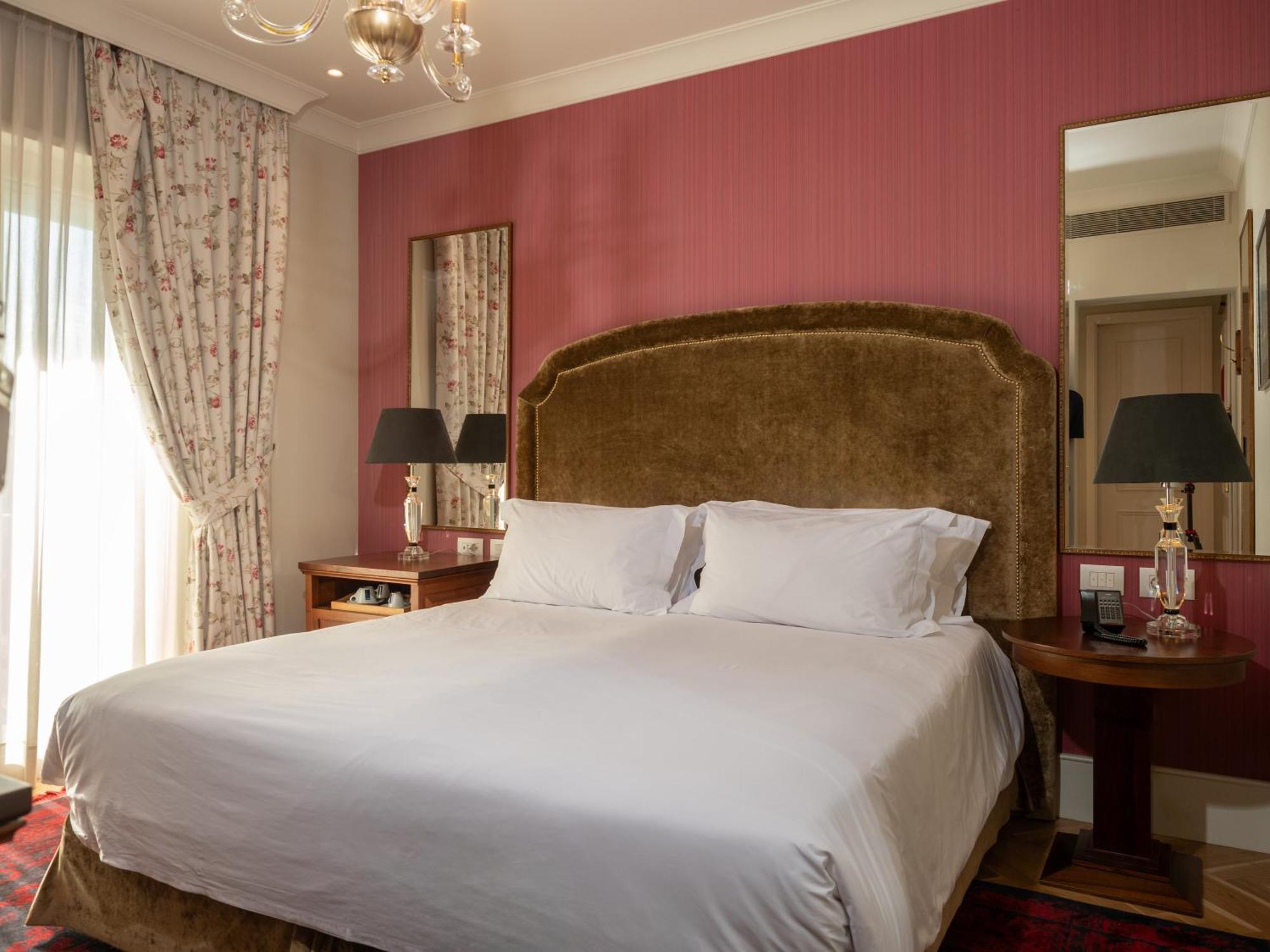Ebel Boutique Hotel Тирана Екстер'єр фото
