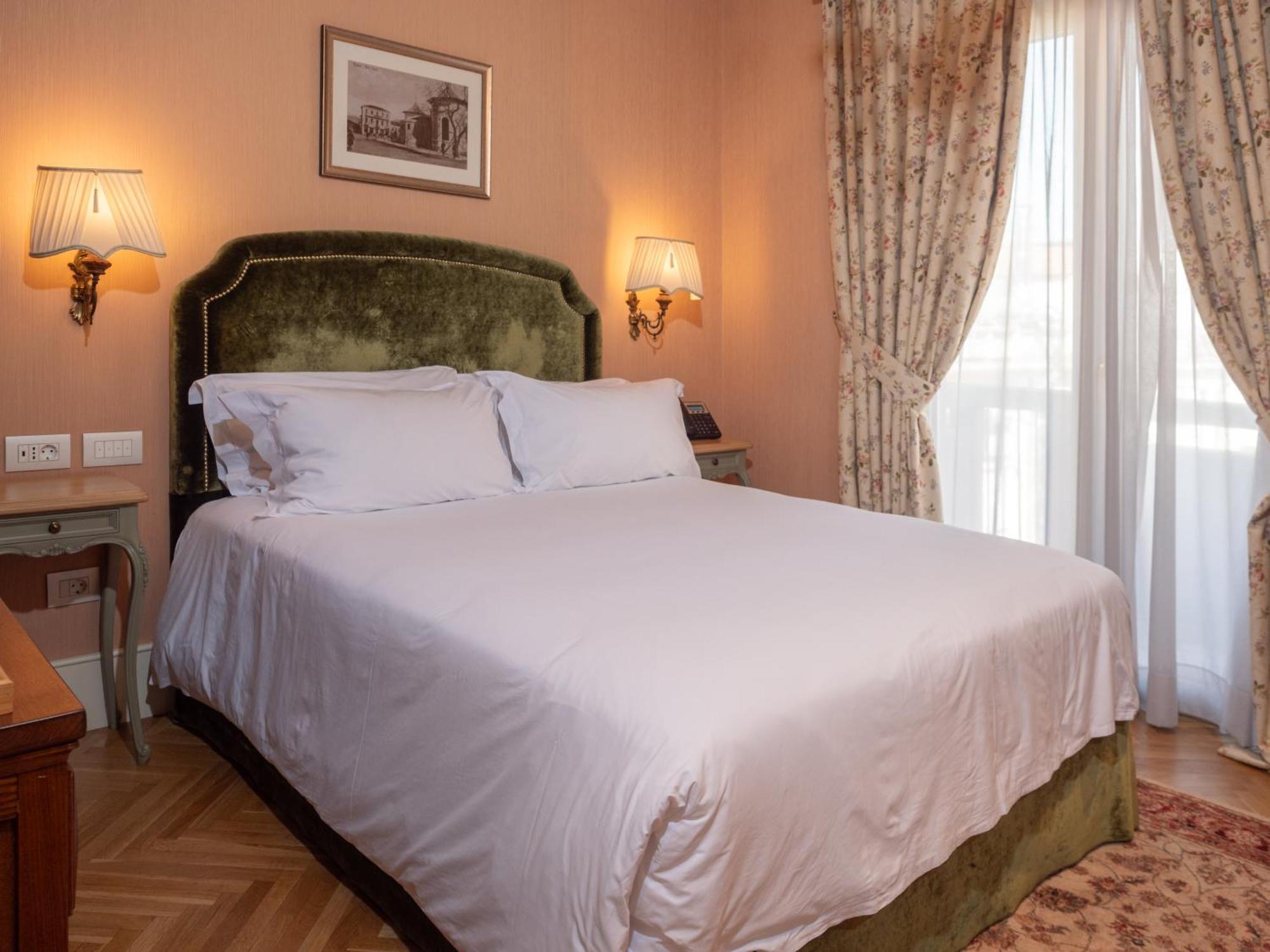Ebel Boutique Hotel Тирана Екстер'єр фото